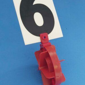 senalizacion de carril con numero impreso montada sobre flotador de corchera en color rojo para piscina