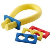 Conector Balsa 2 Agujeros Aquafoam, referencia 2302-A, tamaño 22x11x3 cm, espuma ligera, colores surtidos, ideal para unir fritas o churros en juegos acuáticos