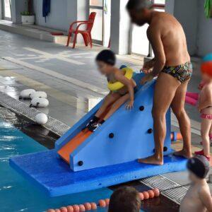 Tobogán Espuma Infantil Ref. 5310/5315 para piscina, seguro y estable, ideal para diversión y juegos acuáticos de niños.