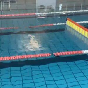 pared de viraje instalada sobre corcheras en una calle de piscina deportiva