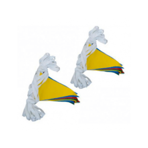 juego de gallardetes para piscina de colores montados en cuerda blanca