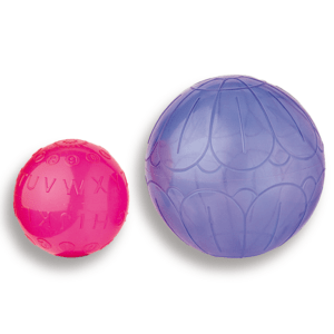 Pelotas flotantes de pvc transparente Ref. 6400 (14 cm) y Ref. 6101 (22 cm) sobre el agua