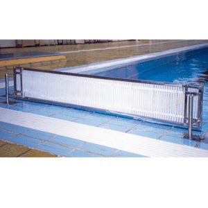 placa de giro inox-plástico instalada en el muro de una piscina deportiva